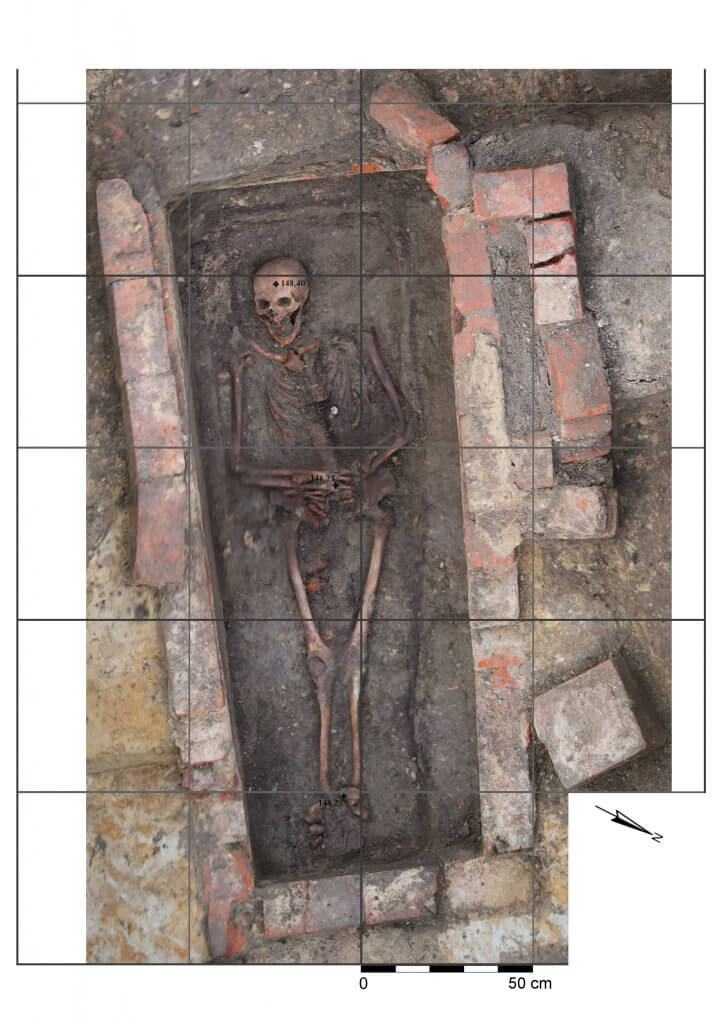 Grób szkieletowy w ceglanym grobowcu - ortofotoplan